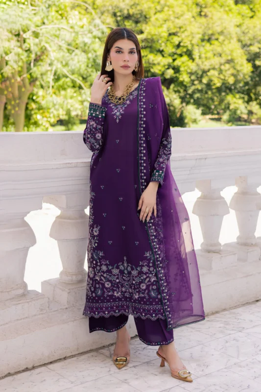 Luxury Pakistani Dreses Online in Uk